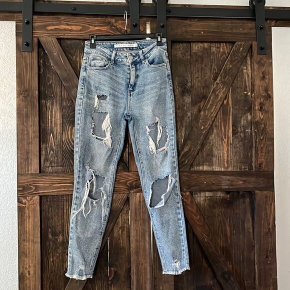 Tinseltown Juniors' Distressed Mom Jeans Sz-3 - Picture 1 of 9